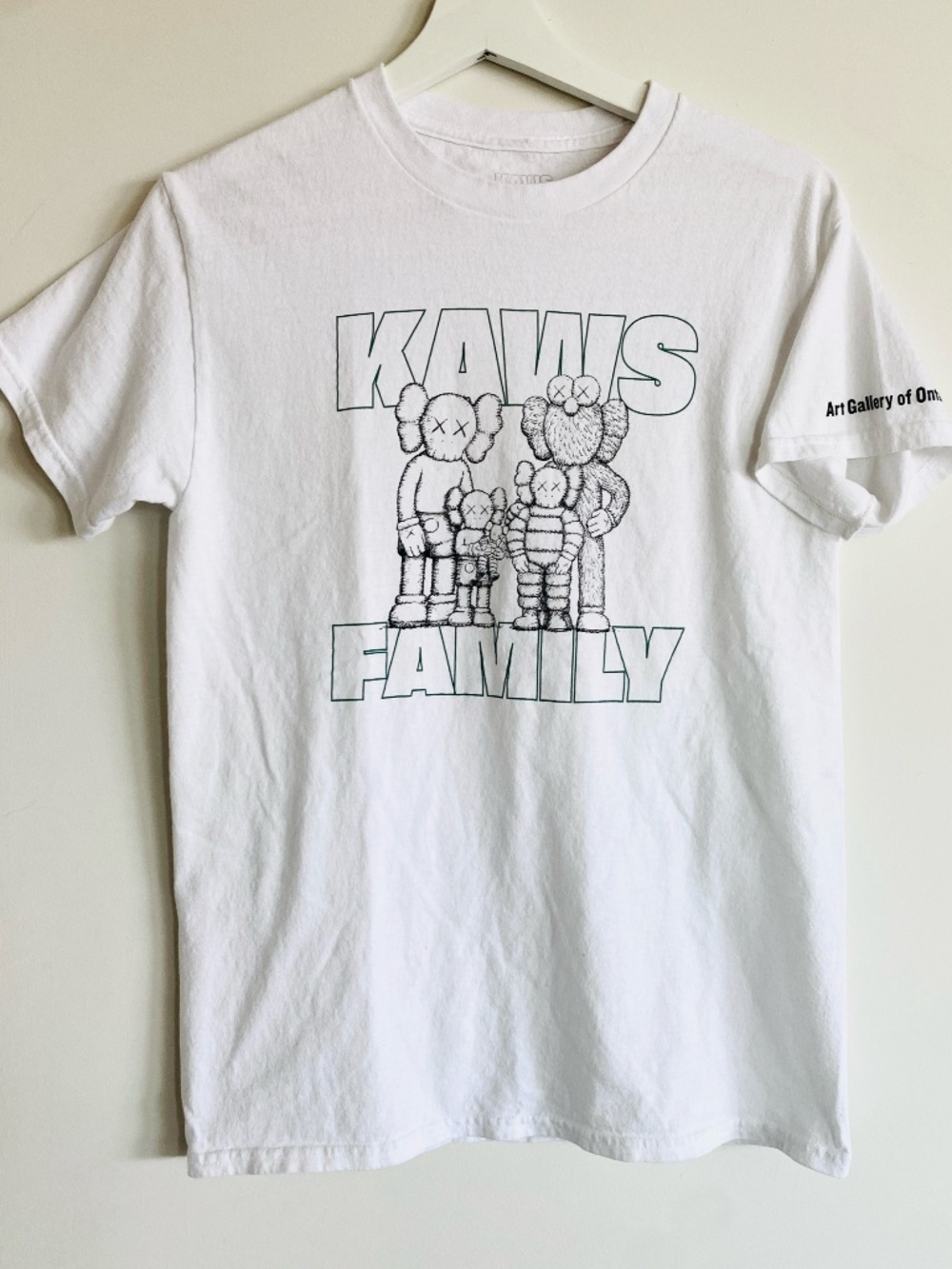 KAWS FAMILY x Art Gallery of Ontario AGO Toronto T-Shirt Men’s Small 2024 Ltd Ed